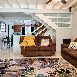 https://cheerful-2-bedroom-townhouse-with-free-parking-in-new-kingston.hotelsochorios.net