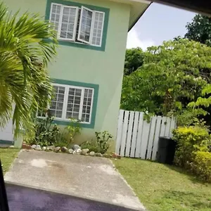 https://signature-greens-at-the-country-club.hotelsochorios.net